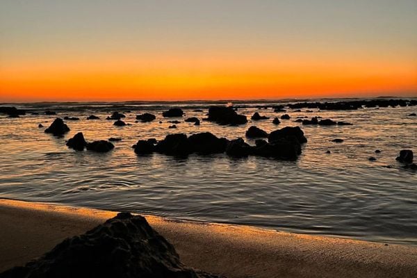 O nascer do sol em Manguinhos, na Serra, é encantador