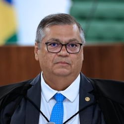 Ministro estende decisão dada na véspera para empresária Roberta Luchsinger; comissão parlamentar decidiu pela quebra de sigilo do filho do presidente na semana passada