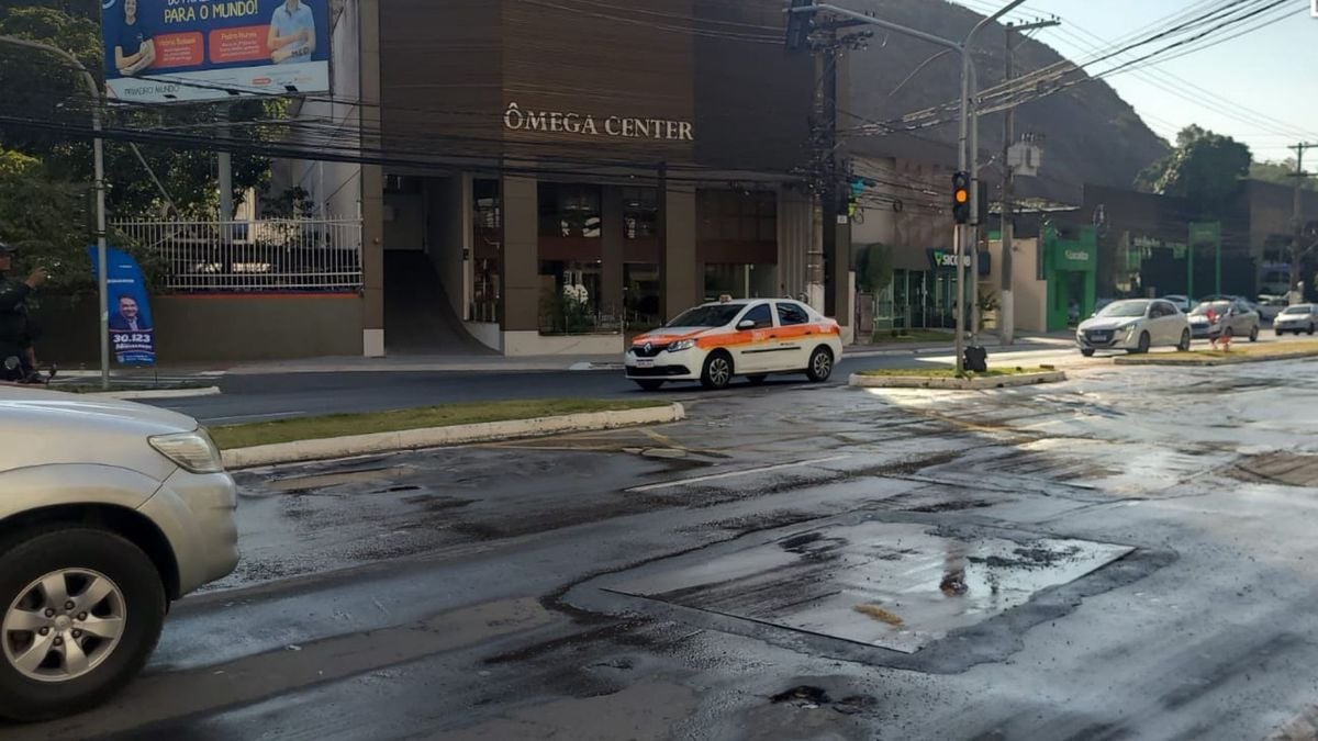 O acesso a Avenida Leitão da Silva, em Vitória, foi liberado. 