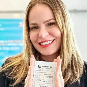 Imagem - Ex-BBB Paulinha Leite mostra aposta e diz que acertou quina na Mega-Sena