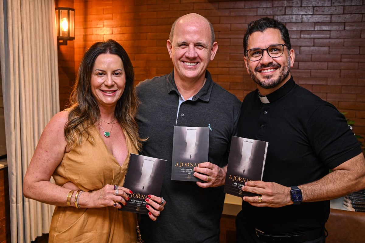 Daniel e Rosilene Altoé Garschagen e Padre Anderson Gomes