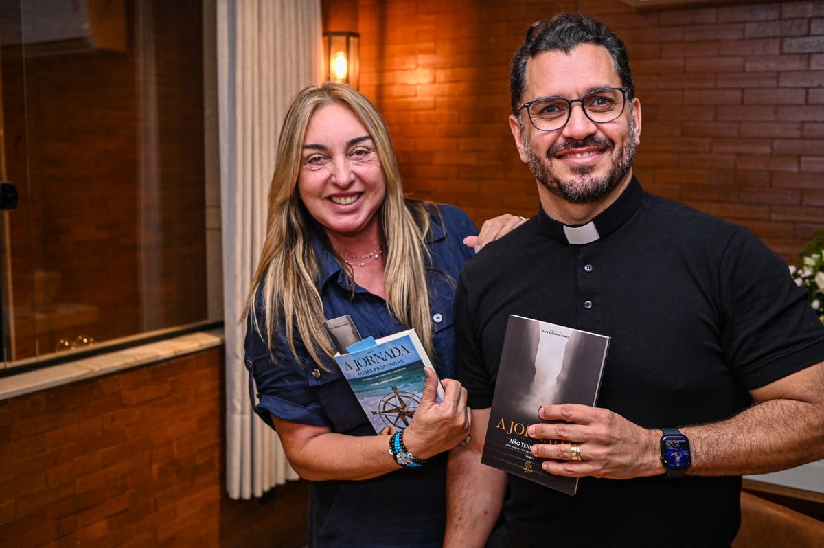 Dila Cipriano e Padre Anderson Gomes