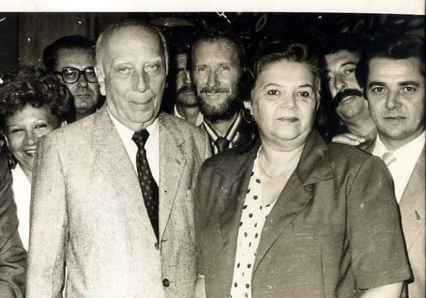 Hilda Figueiredo ao lado do ex-deputado federal Ulysses Guimarães por Acervo pessoal