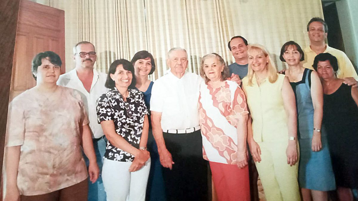 Hilda Figueiredo, o marido e os filhos por Acervo Pessoal