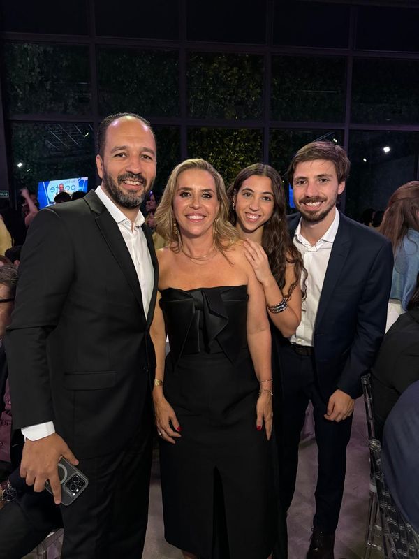 Paulo Moraes CEO do Inspired Education, Bartira Almeida, Ana e Caio Almeida