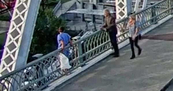 O cantor americano estava gravando um videoclipe na ponte, em Nashville, no momento do incidente.