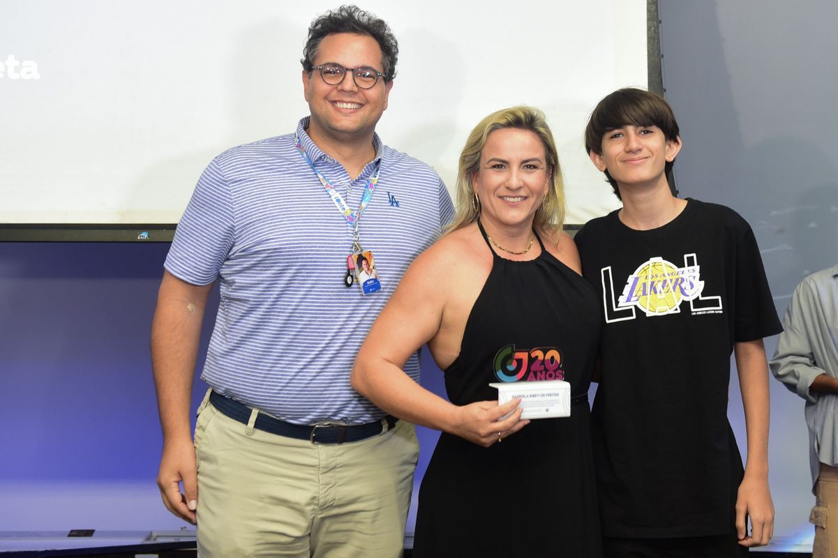 Gabriela Ribeti recebe homenagem