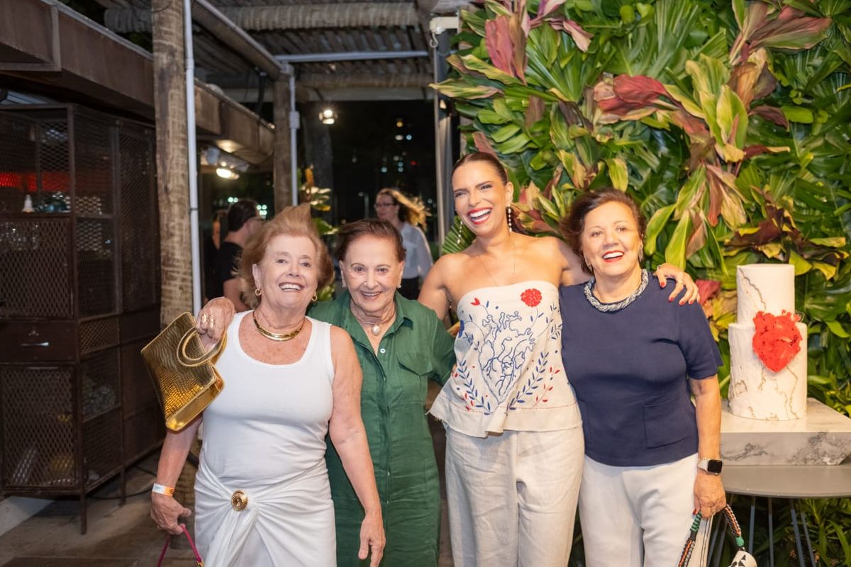 Yara Brandão, Maria Benevenuto, Bruna Medeiros e Márcia Benevenuto