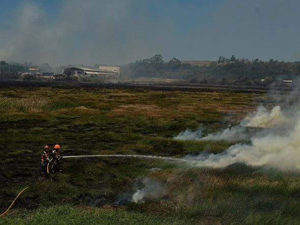 Incêndio na região de turfa no Contorno do Mestre Álvaro por Fernando Madeira