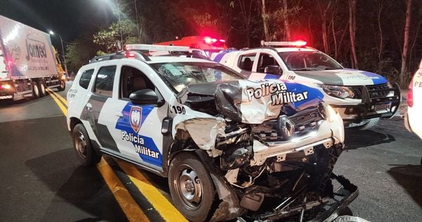 A vítima foi rendida por dois homens que pediram uma corrida no Terminal de Laranjeiras; suspeitos foram autuados em flagrante por extorsão mediante a restrição da liberdade da vítima