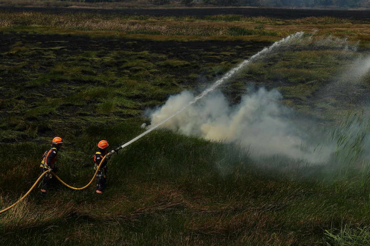 Incêndio na região de turfa no Contorno do Mestre Álvaro