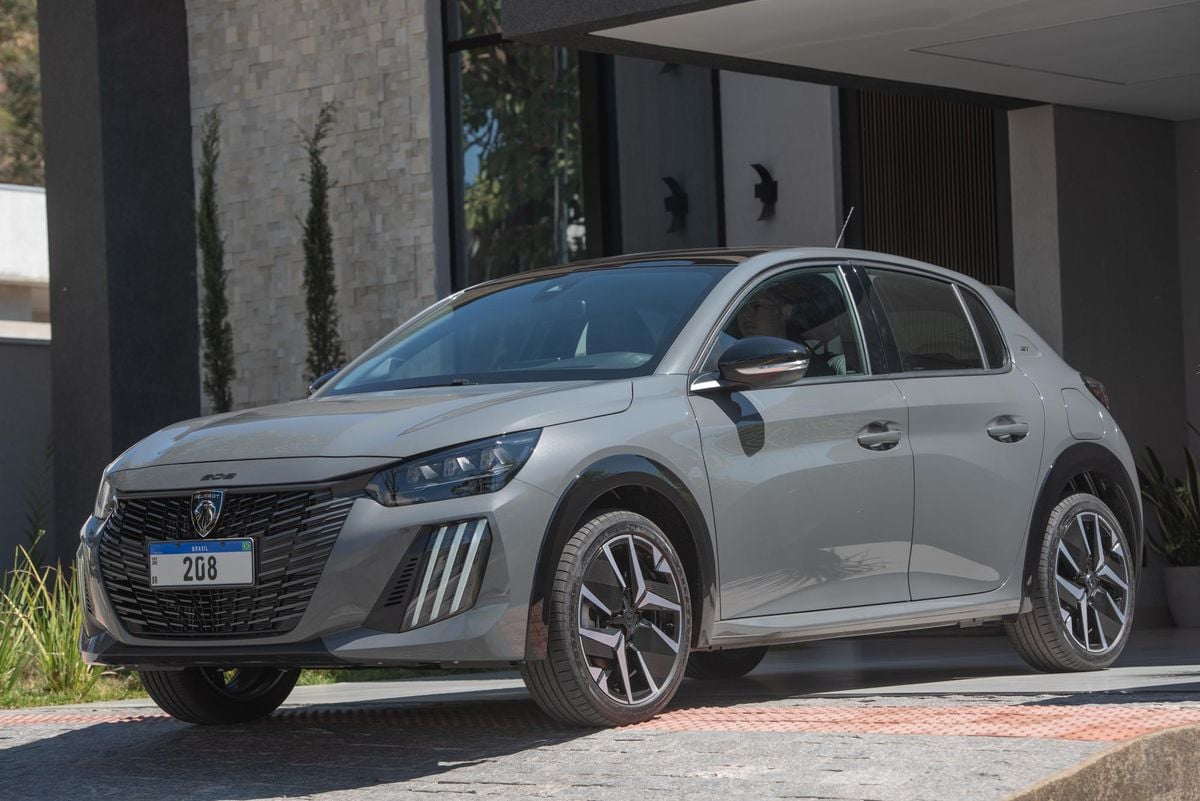 A Gazeta | Peugeot 208 ganha novo visual e nova versão; preços partem ...