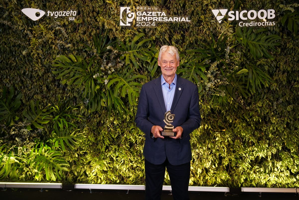 presidente da instituição, Winston Roberto