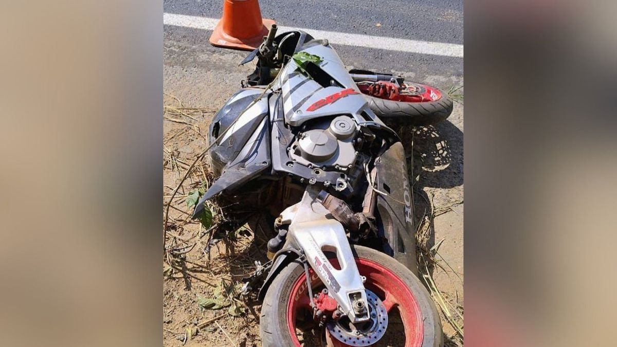 A vitima estava nesta motocicleta quando se acidentou em Ibiraçu