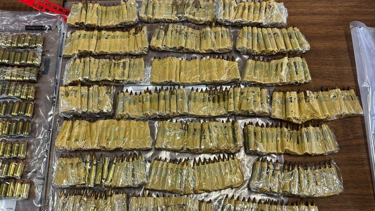 Arsenal de armas e munições foi encontrado com chefe do tráfico de El Dourado e Jardim Limoeiro, na Serra. por Polícia Civil