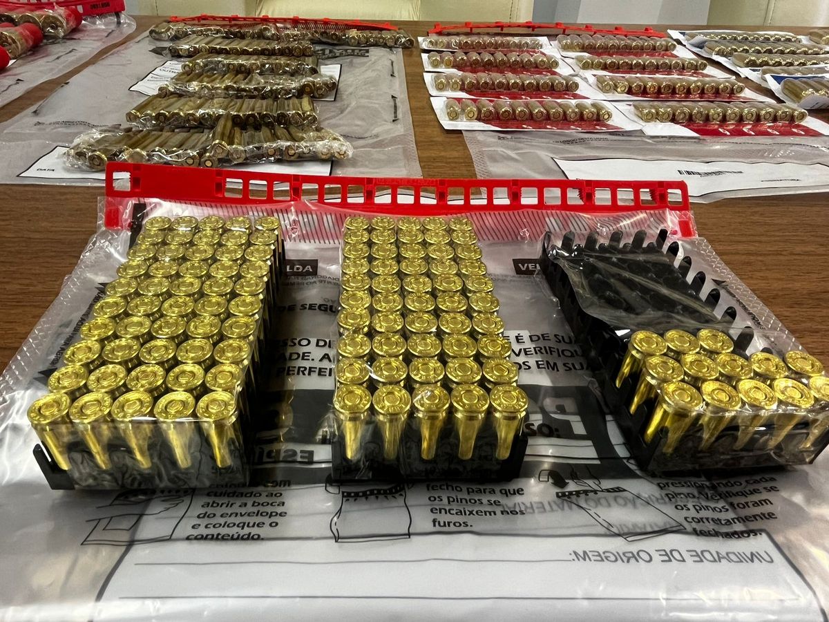 Arsenal de armas e munições foi encontrado com chefe do tráfico de El Dourado e Jardim Limoeiro, na Serra. por Polícia Civil