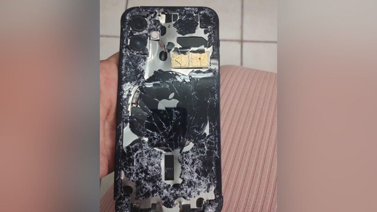 Celular de mulher agredida por PM em março de 2024 ficou destruído