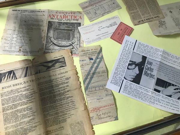 Itens pessoais encontrados em livros raros da Biblioteca Pública do ES