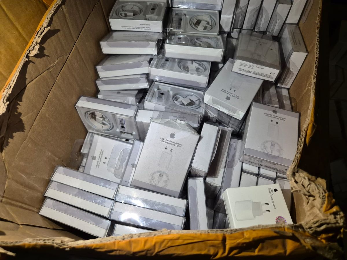 Cerca de 45 mil produtos falsificados são apreendidos em Vitória por Divulgação | Polícia Civil