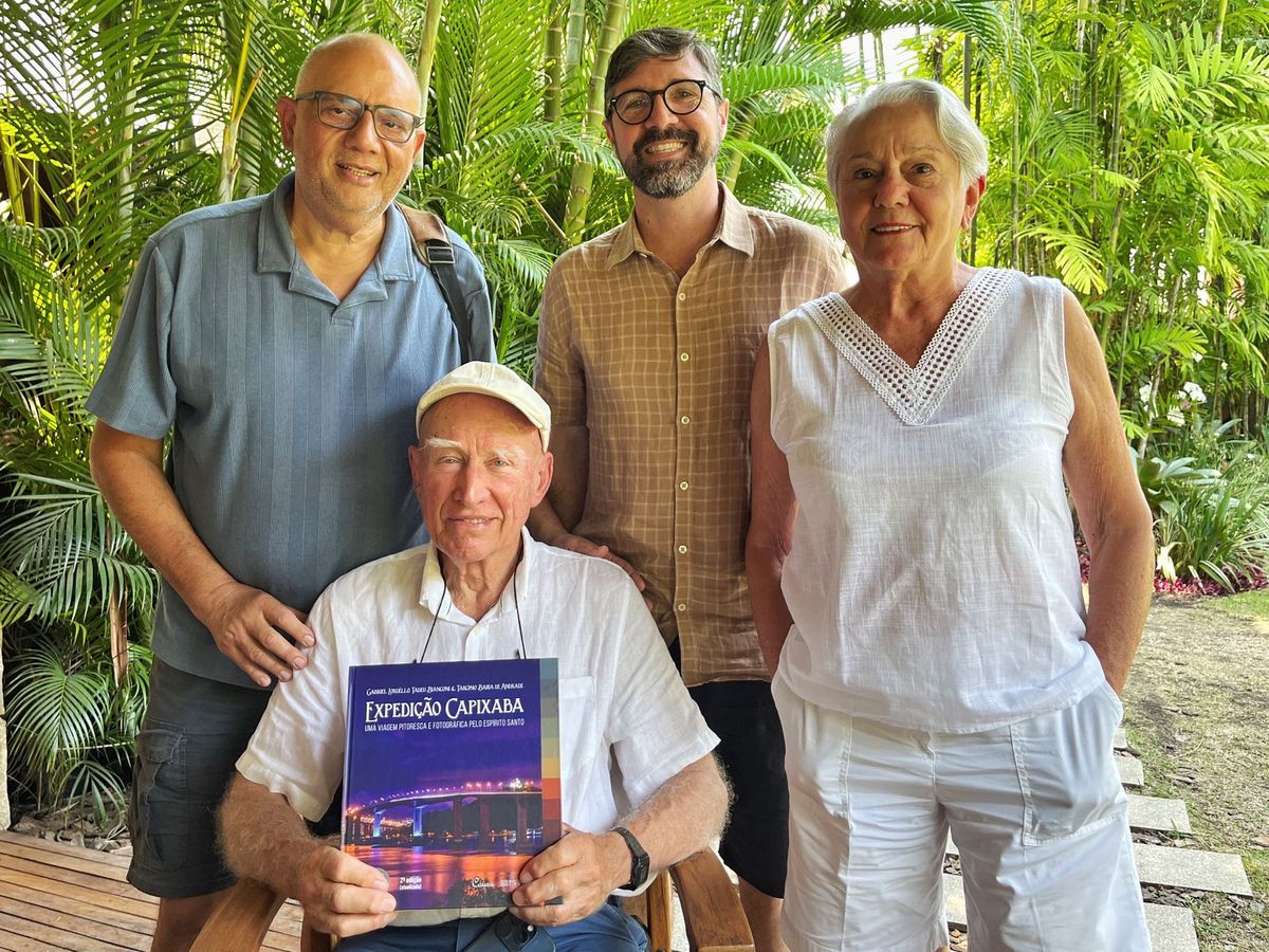 Os fotógrafos Gabriel Lordello e Tadeu Bianconi encontraram com Sebastião Salgado e Lélia Wanick Salgado em Paraty, no Rio de Janeiro