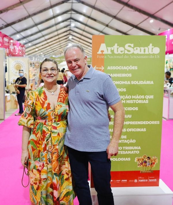 Sonia Iamonde, organizadora da ArteSanto, a Feira Nacional do artesanato do Espírito Santo, com o governador do Estado, Renato Casagrande, no evento neste fim de semana