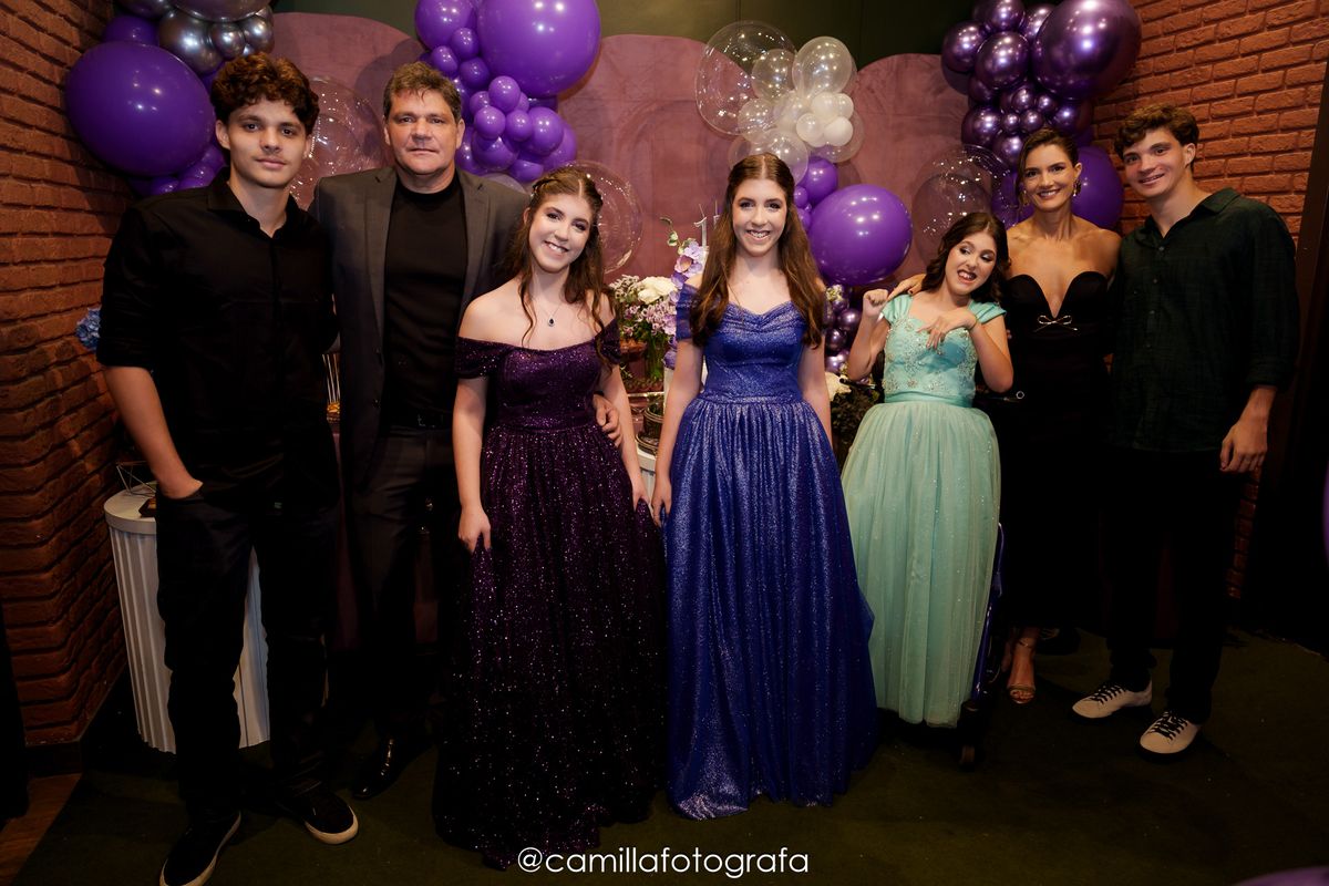 15 anos das trigêmeas Julia, Lívia e Taís