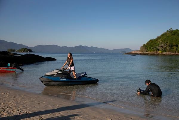 Bastidor de cena em 'Mania de Você' em ilha de Angra dos Reis