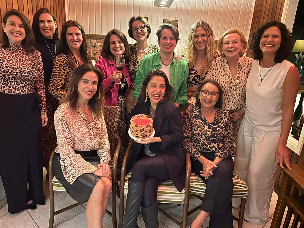 Renata Rasseli, Roberta Rasseli, Carla Lacerda, Rachel Martins, Eulália Chieppe, Marina Monteiro, Ana Claudia Cardozo, Beth Dalcolmo, Lethicia Ribeira (em pé), Maria Izabel Braga, Mariana Perini e Nazaré Neves