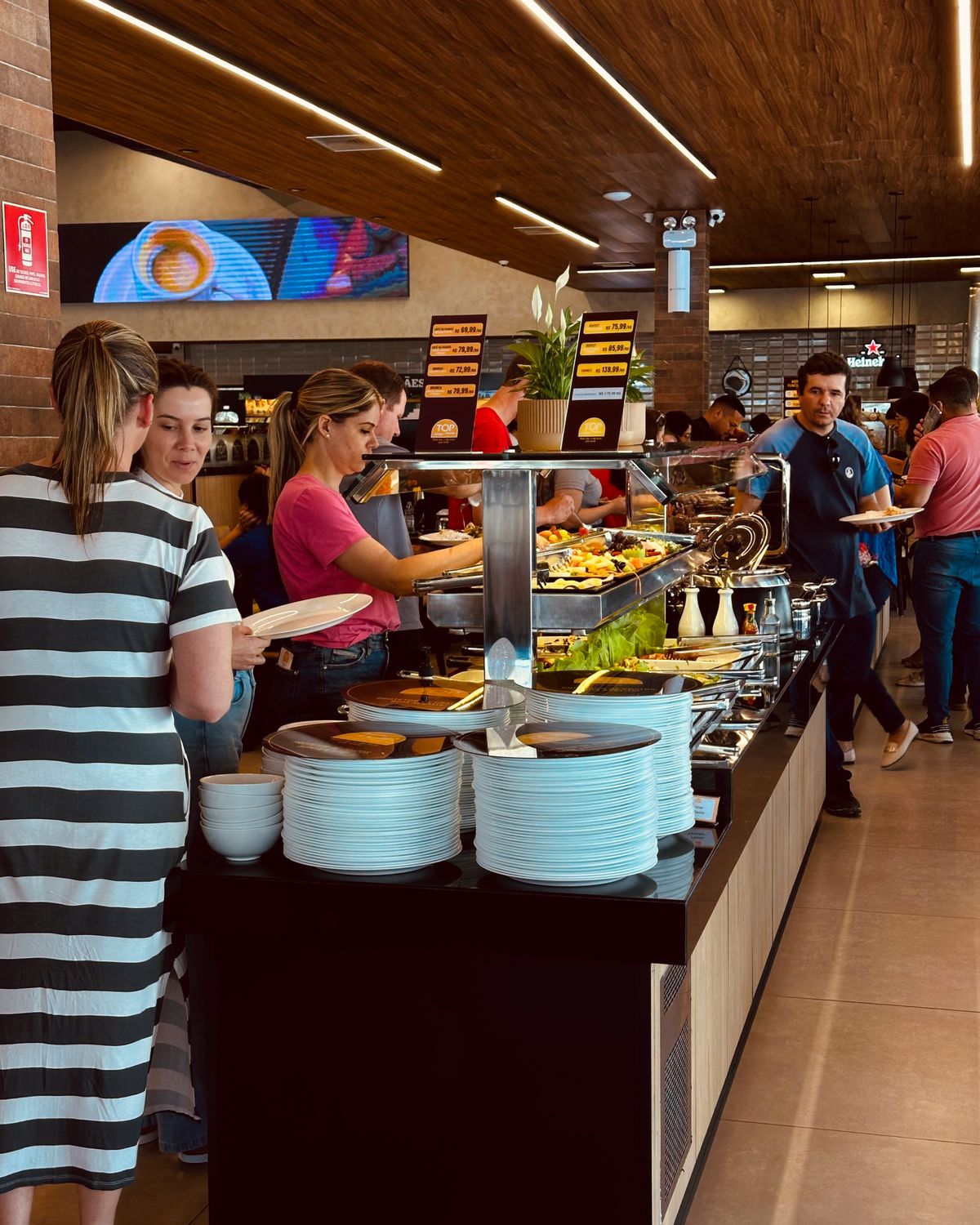 Um dos diferenciais da Padaria Top é o restaurante self-service