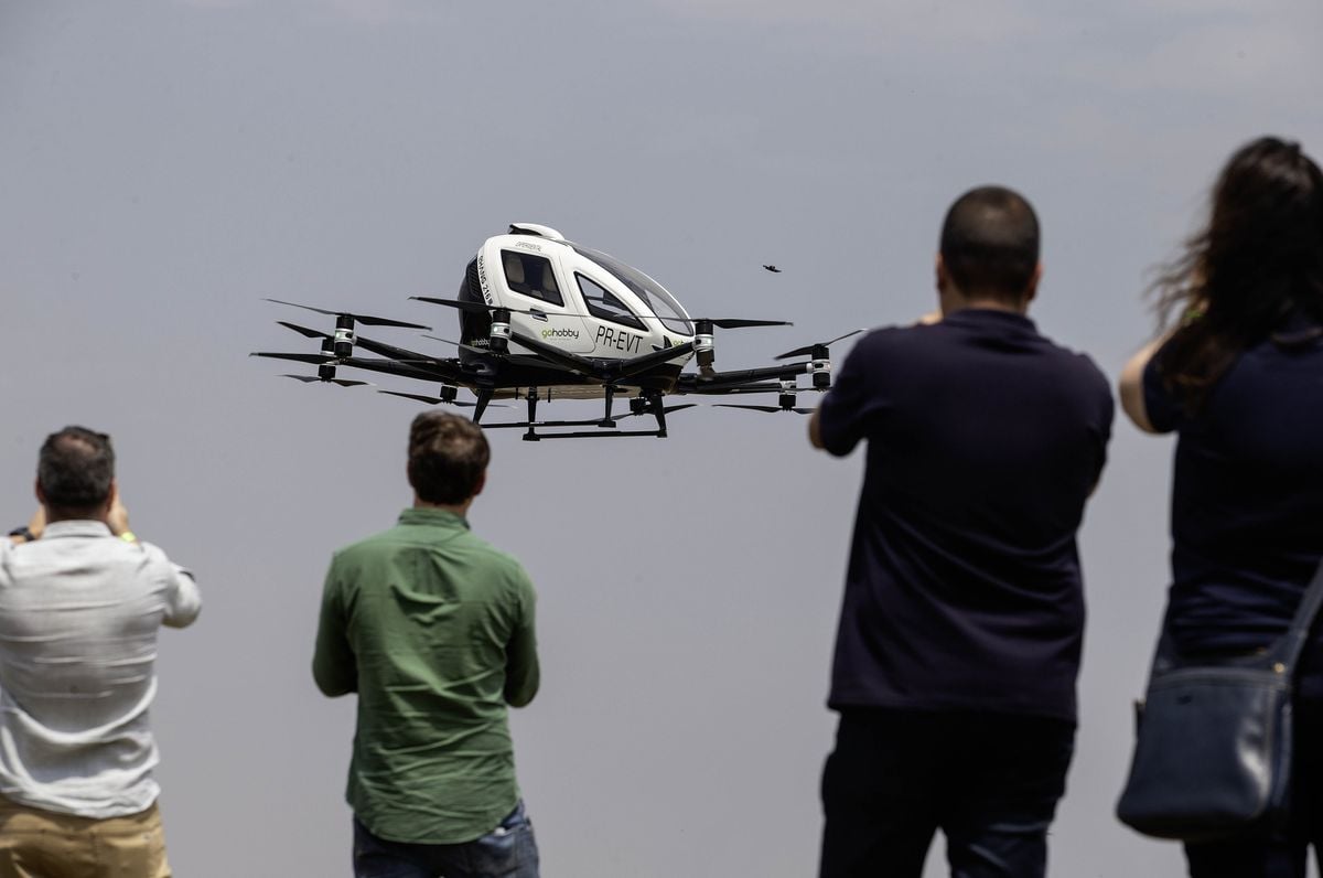 A Gohobby realizou, nesta sexta-feira (20), o primeiro voo do carro voador EH216, da fabricante chinesa EHang, em solo brasileiro.