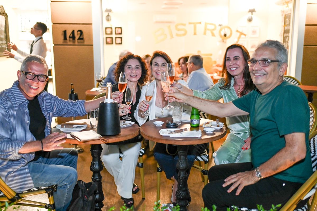André Hees, Anginha Buaiz, Renata Rasseli, Luciana Almeida e Augusto Pacheco