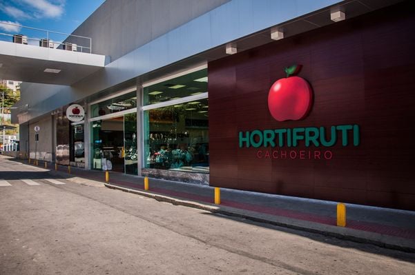 Hortifruti Matriz, no bairro Guandu. Parceria com fornecedores locais permite uma entrega rápida, com menor impacto ambiental, além de fortalecer a economia da região