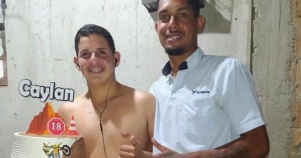 Caylan Porto da Silva, de 19 anos, e Lucas de Melo Ventura, de 24 anos, foram assassinados na noite do dia 21 de setembro;  Pedro Fernandes Florindo, de 64 anos, é apontado como o autor do crime