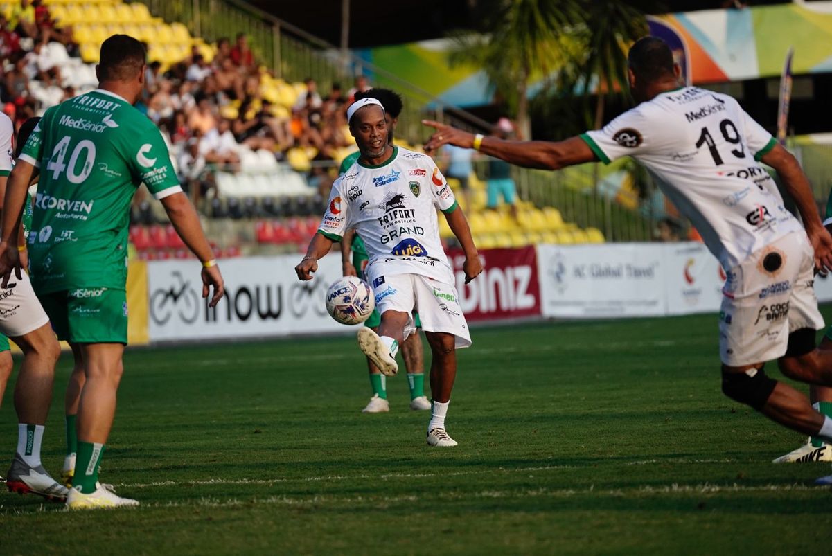 Jogo das Estrelas do Ronaldinho no Kleber Andrade por Vitor Jubini A Gazeta