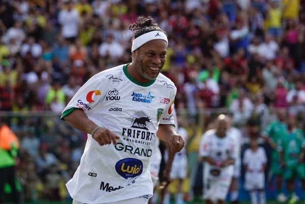 Jogo das Estrelas do Ronaldinho no Kleber Andrade por Vitor Jubini A Gazeta