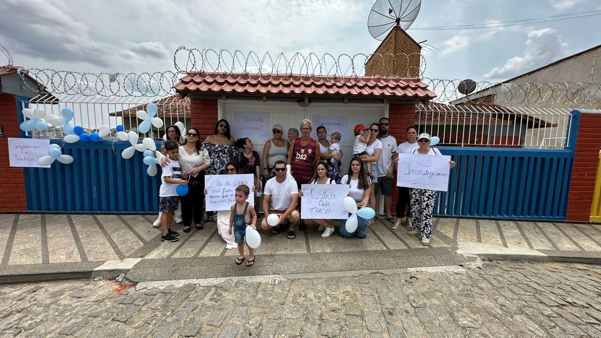 Protesto ocorreu na manhã deste domingo (22) no bairro Aquidaban, em Cachoeiro