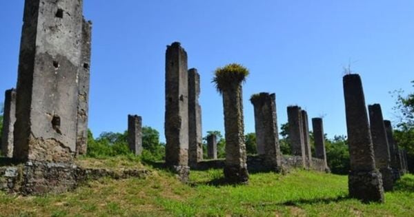 Erguidas com pedras, conchas e óleo de baleia, estruturas ficam em reserva ambiental do município no Sul capixaba, próximo a um dos afluentes do Rio Benevente