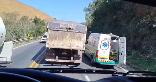 Segundo a PRF, ocorrência envolvendo carreta e pedestre foi registrada na manhã desta terça-feira (24); tráfego conta com desvio de faixa no sentido Vitória (Norte)