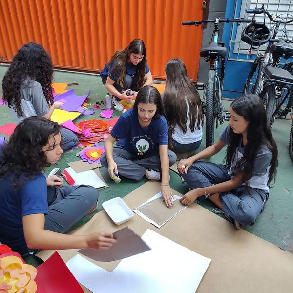 A Escola Monteiro trabalha habilidades e competências como criatividade, liderança, capacidade de trabalhar em grupo, valorização das diferenças, autonomia, iniciativa, organização e disciplina.  por Escola Monteiro/Divulgação