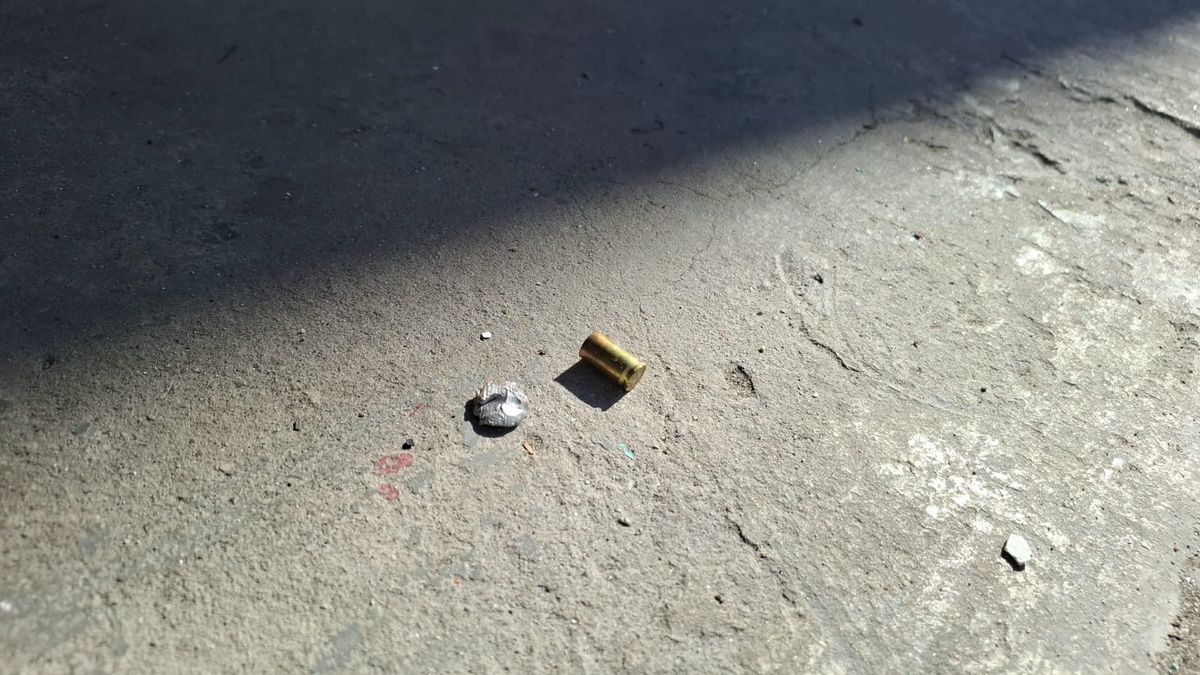 Marcas deixadas em Dom João Batista após ataque a tiros por Alice Sousa