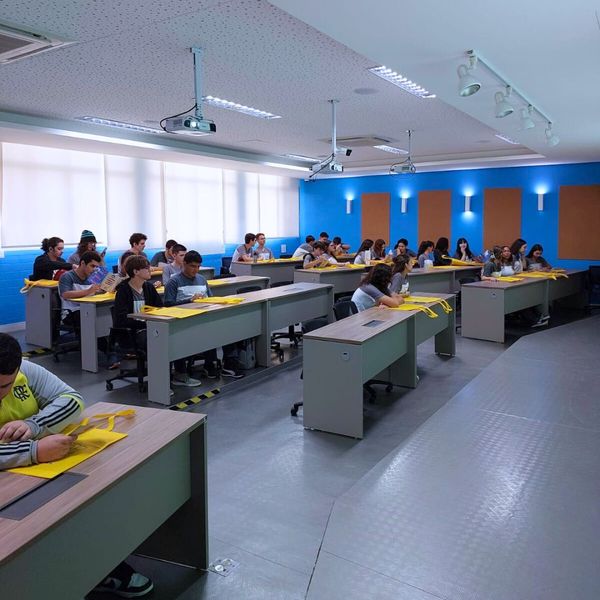O dia a dia escolar da Monteiro envolve diferentes projetos e nas atividades práticas. por Escola Monteiro/Divulgação