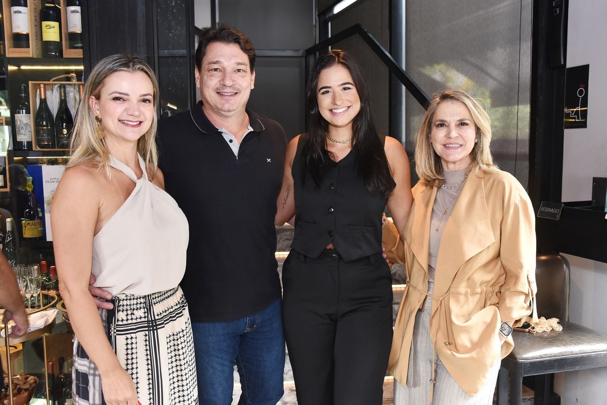 Juliana Reissinger, Moisés Demoner, Natália Meireles e Nony Cardoso, em almoço com os arquitetos que mais se destacaram até o momento no Programa Mais Estilo, Mais Vantagem