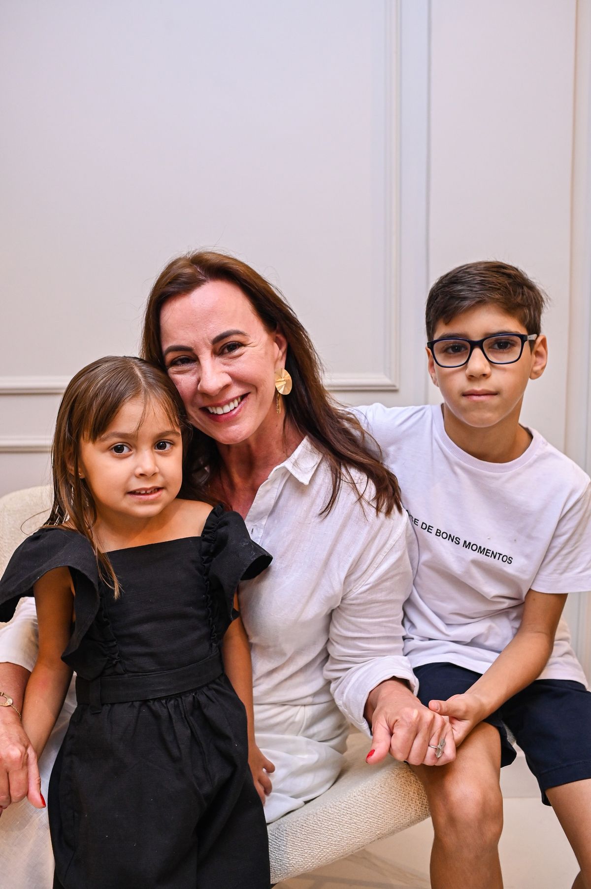 Luciana Almeida com seus netos Maria Vitória e Pedro