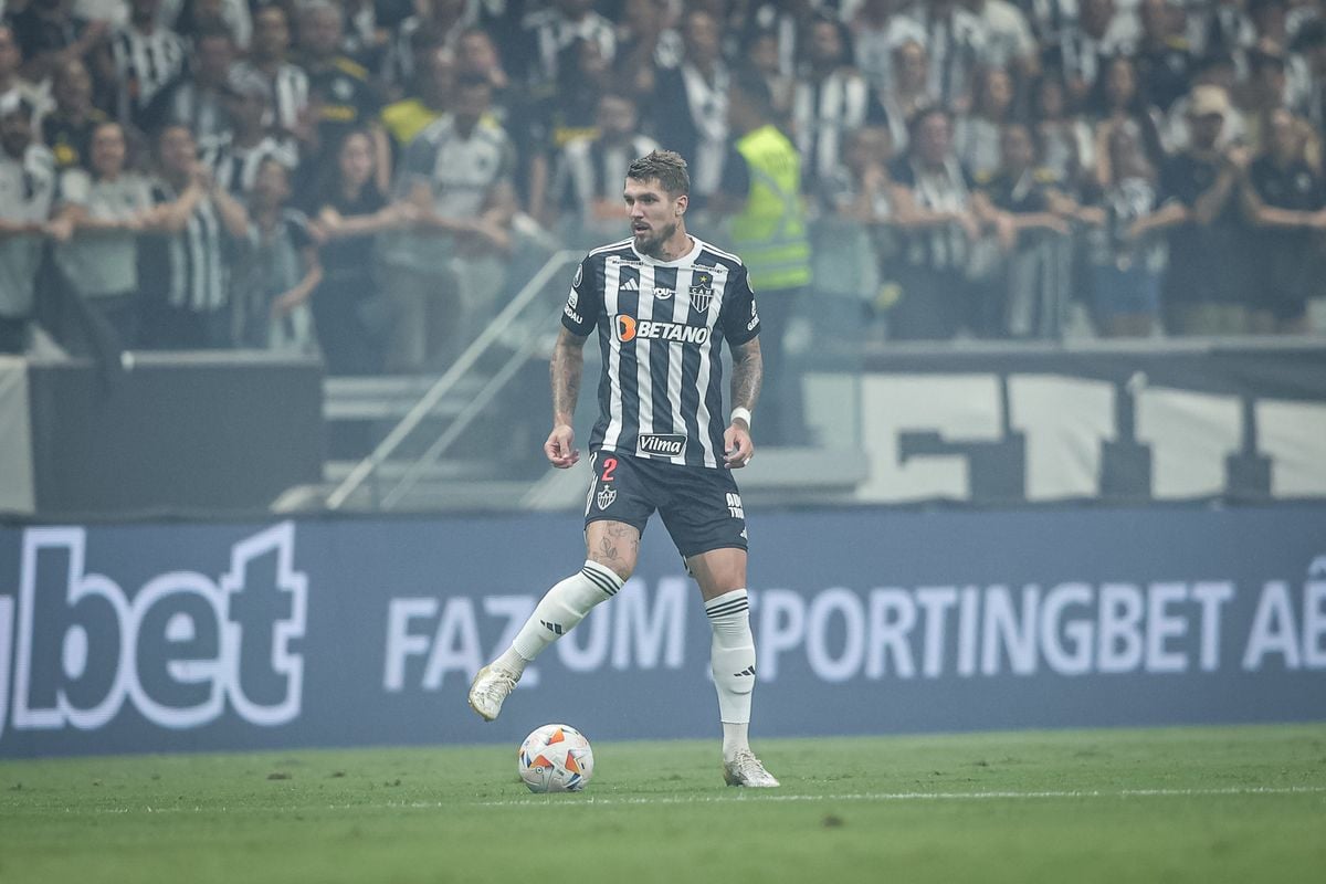 Lyanco atuando pelo Atlético-MG contra o Fluminense