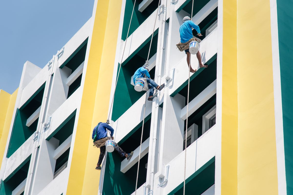 Para assegurar um acabamento impecável e maior durabilidade da pintura, a Politintas oferece treinamento especializado para a equipe que fará a aplicação das tintas.
