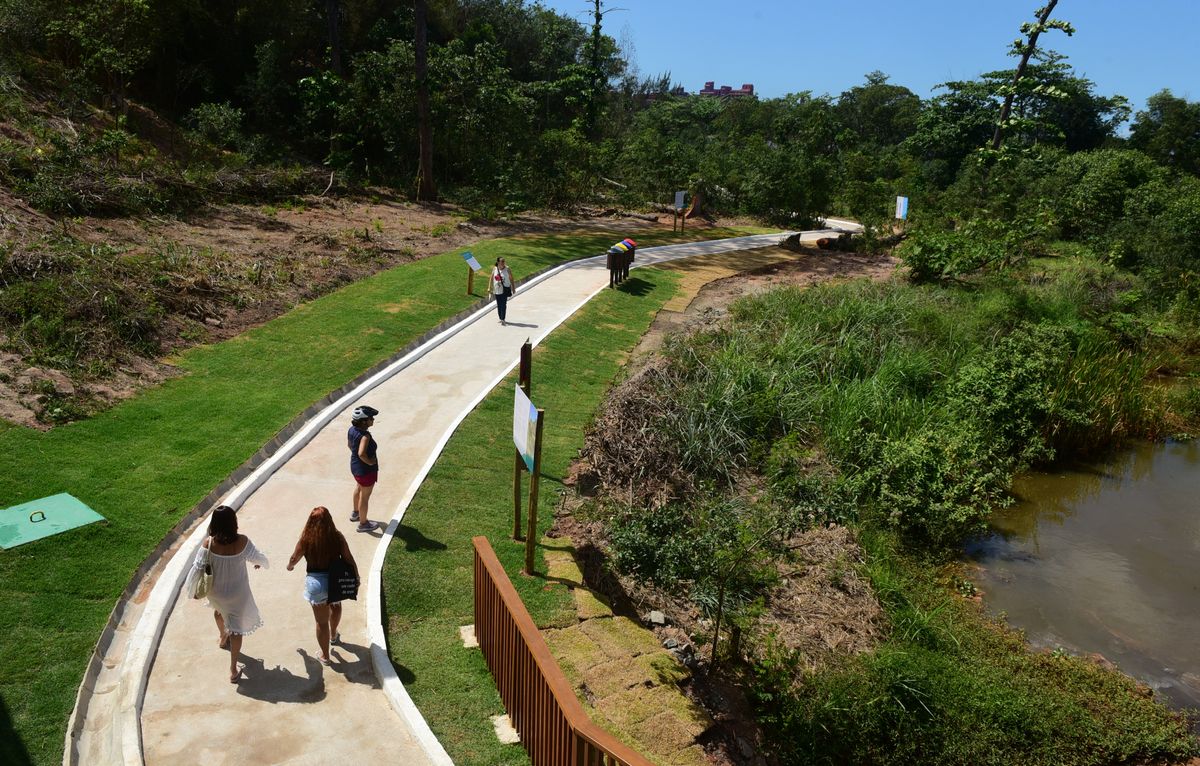 Construção do Parque Costeiro incluiu resgate da vegetação por Ricardo Medeiros