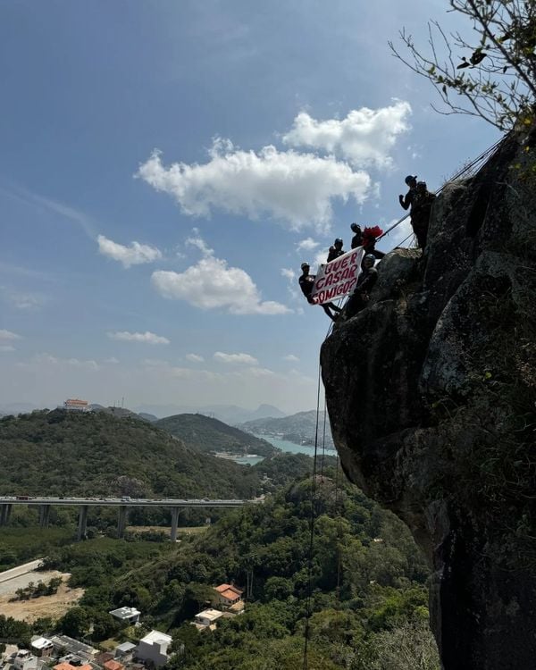 Pedido de casamento inusitado no Morro do Moreno, em Vila Velha por Reprodução/Instagram