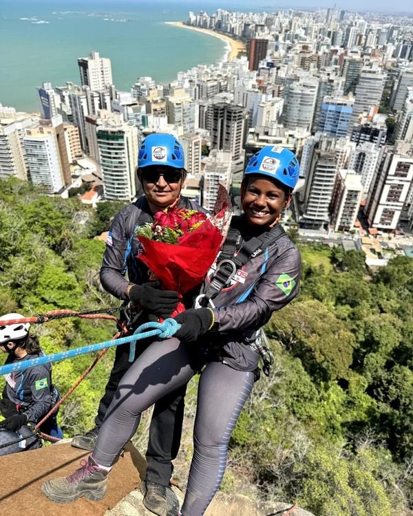 Pedido de casamento inusitado no Morro do Moreno, em Vila Velha por Reprodução/Instagram