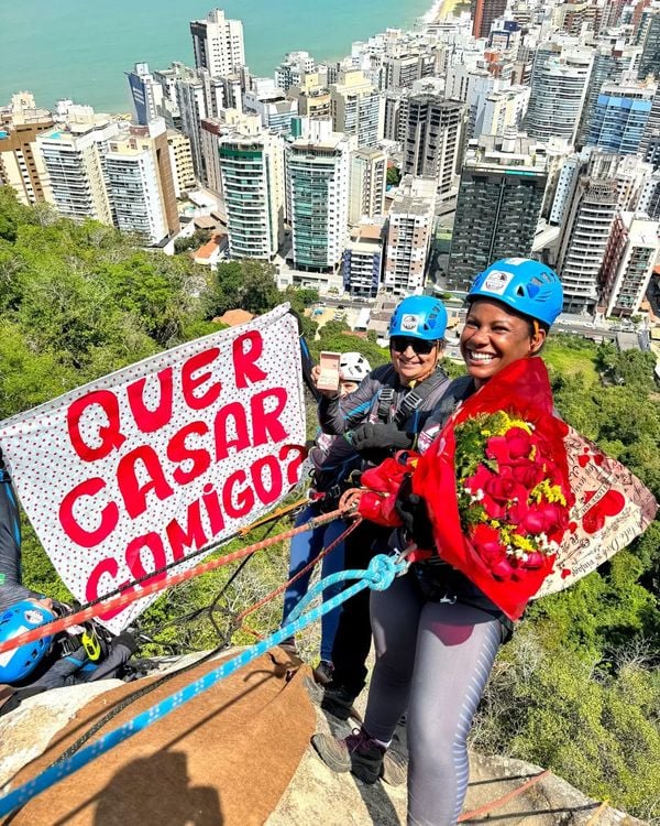 Pedido de casamento inusitado no Morro do Moreno, em Vila Velha por Reprodução/Instagram