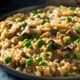 Risoto de cogumelo e ervilha (Imagem: Brent Hofacker | Shutterstock)